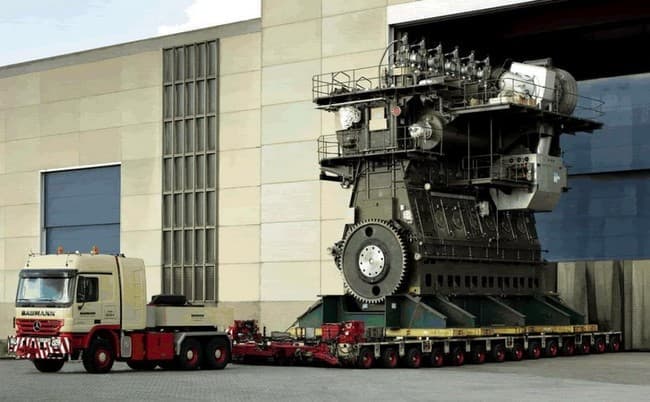 El Wärtsilä RT-flex96C de 14 cilindros, el motor alternativo más grande del mundo, a bordo del Emma Mærsk