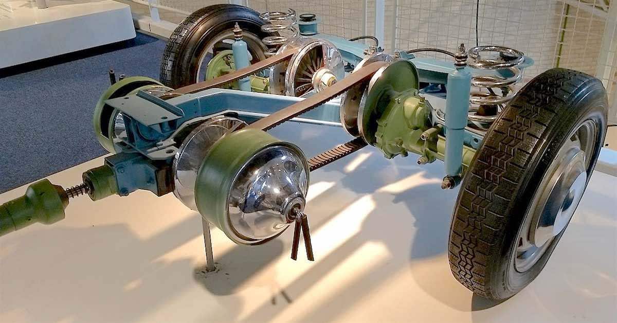 El DAF 600 de 1959 — el primer coche de producción en serie del mundo con transmisión continua variable Variomatic, presentado en el Salón de Amsterdam de 1958